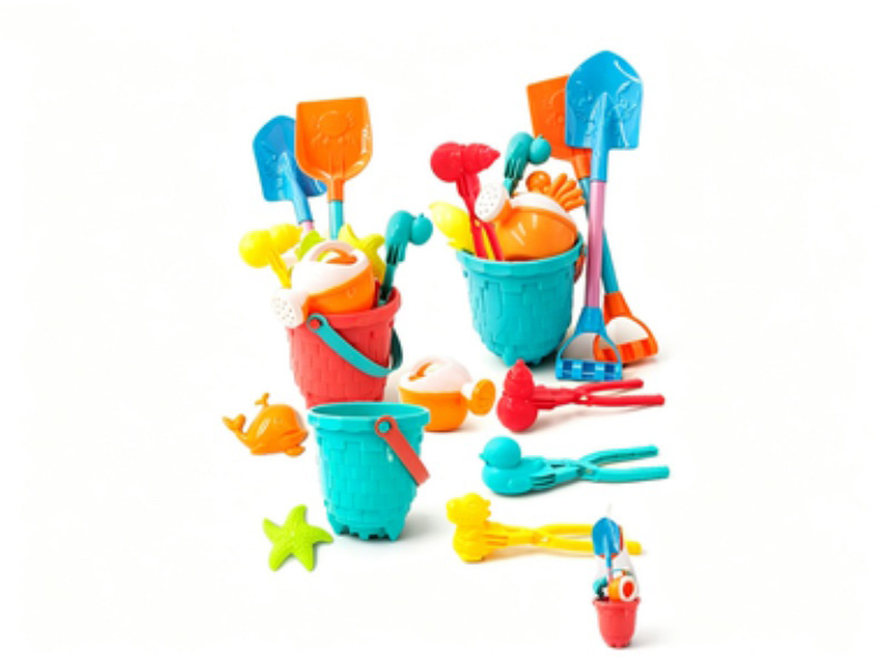 A Set Of Eight Beach Snow Clips
