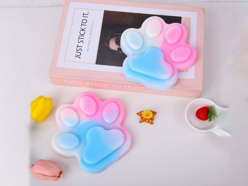 Jelly Kneading Fun Mixed With Colorful Oversized Cat Paws