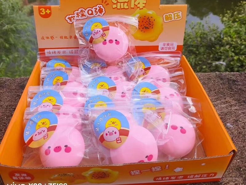 Pinch Pinch Fun: Fluid Little Pig Bag