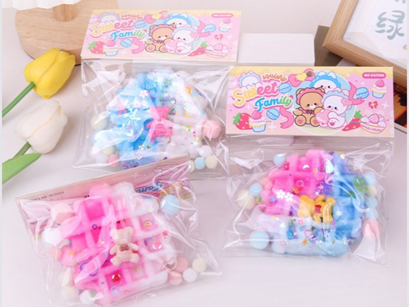 Jelly Kneading Fun Mixed With Colorful Waffle Bears, Sequins, Pom-Poms And Card Heads