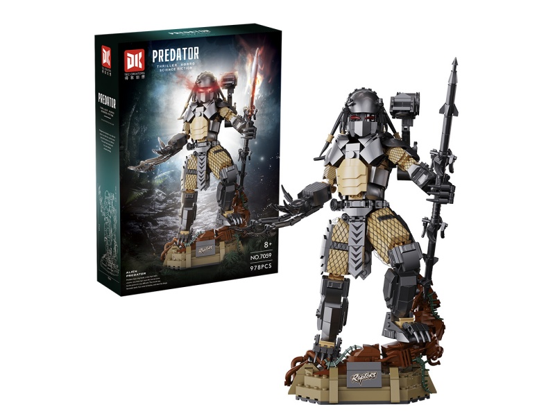 Alien Beasts: 978 Pieces + Iron-Blooded Building Blocks Puzzle Assembly Toys