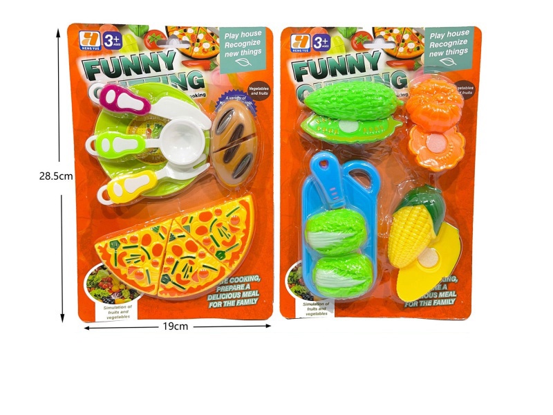 Play House With Sliced Vegetables And A Set Of Slicable Bread.
