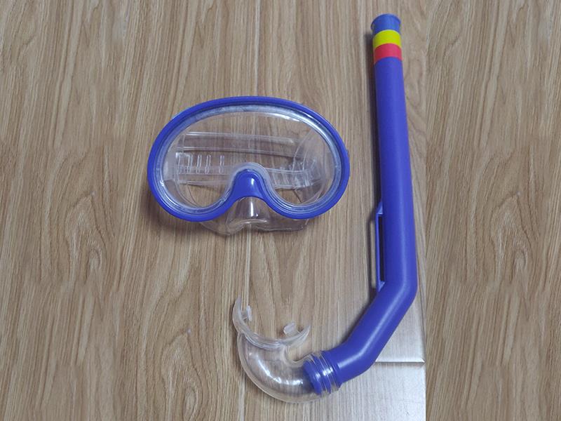 Swimming Mask And Snorkel