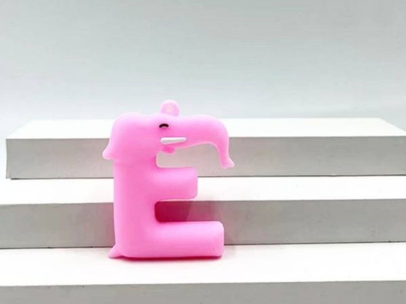 Key Chain: Letter E