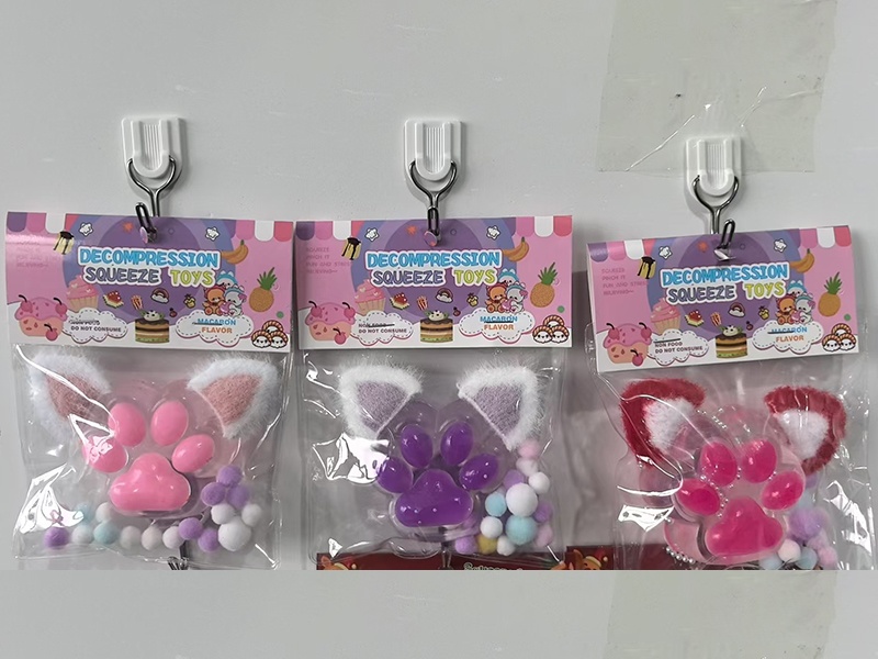 Pinching Music: Ears, Little Cat Paws