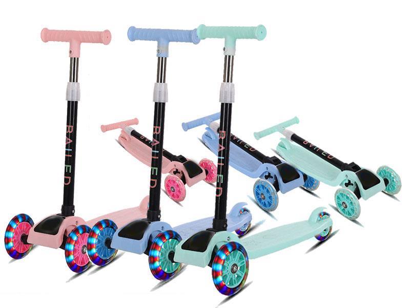 Fold Three-Wheel Scooter With Light