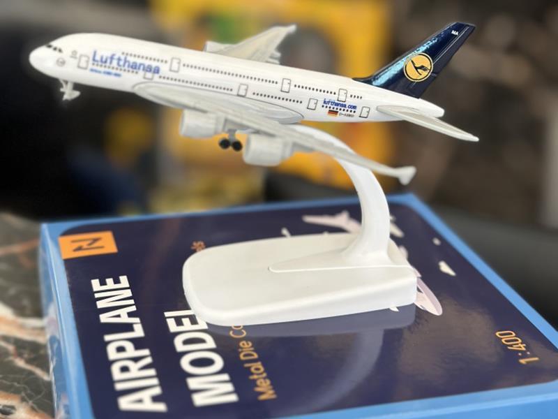 1:400 Alloy 380 Airplane Model