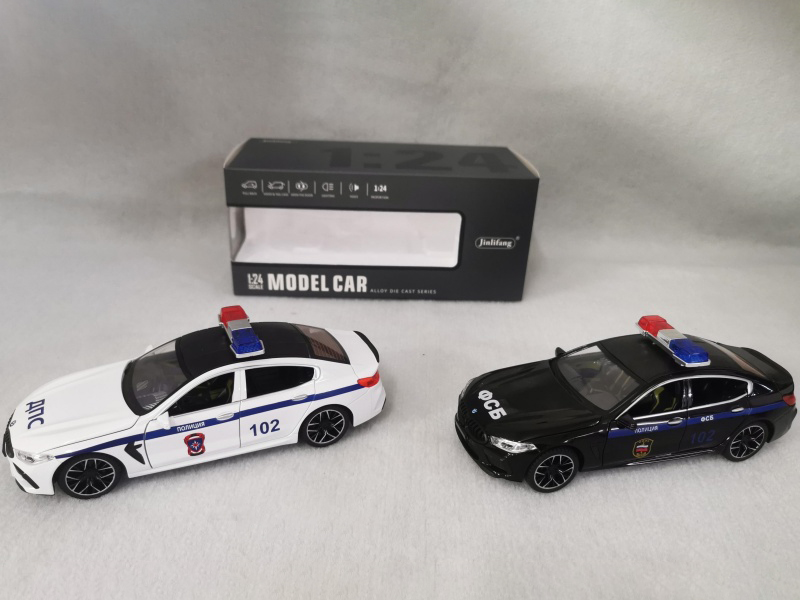 1:24 BMW M8 Russian Police Car Pull Back Alloy Car Model With Sound And Lights 1PCS