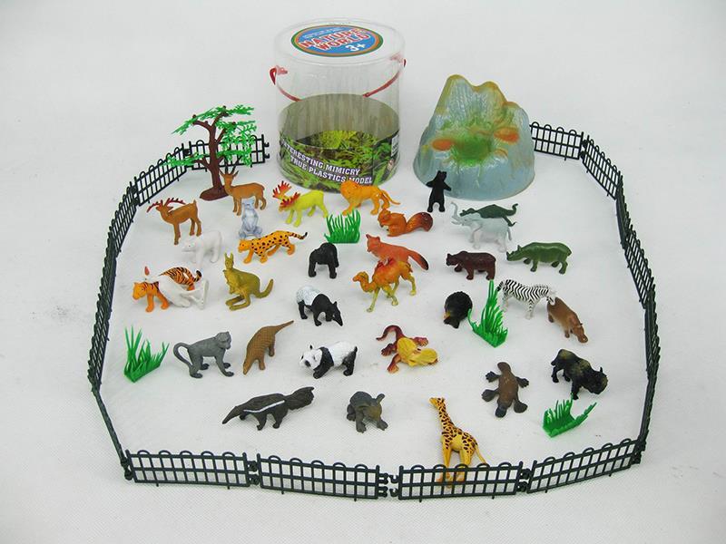 2.5“ Animals 32pcs + 1 Tree + 16 Gences
 + 4 Grass + 1 Rockery