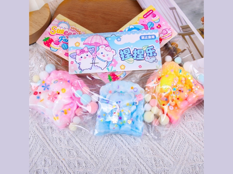 Jelly Kneading Fun Mixed With Colorful Bear Toast Sequins + Pom-Pilling + Card Heads