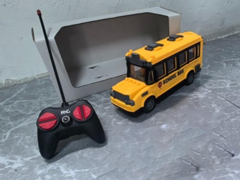 Four-Way Remote Control School Bus With Light Manual Door Opening