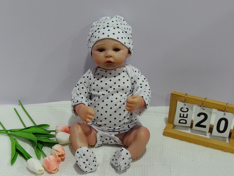 18-Inch High-Quality Imitation Newborn Baby (High Color, With Blue Veins And Blood Vessels Simulating Skin Color, Painted Hair)