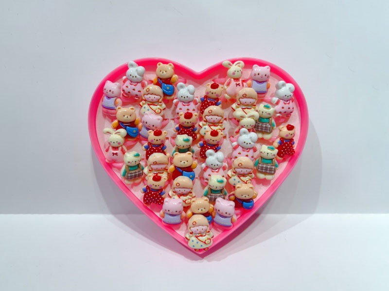 36 Heart-Shaped Peach Box Rings