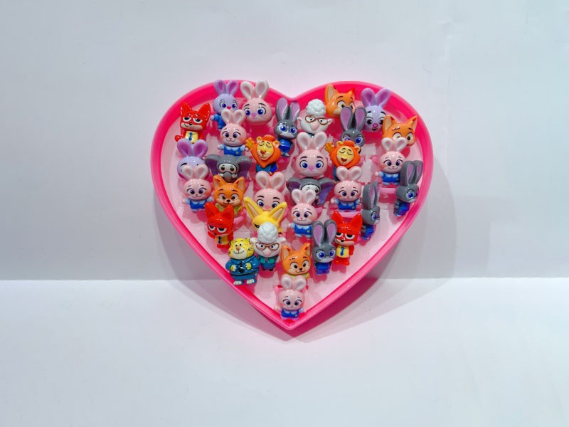 36 Heart-Shaped Peach Box Rings From Zootopia