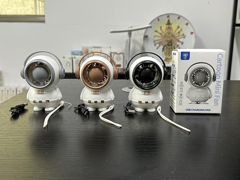 Three-Speed Astronaut Fan With Lights