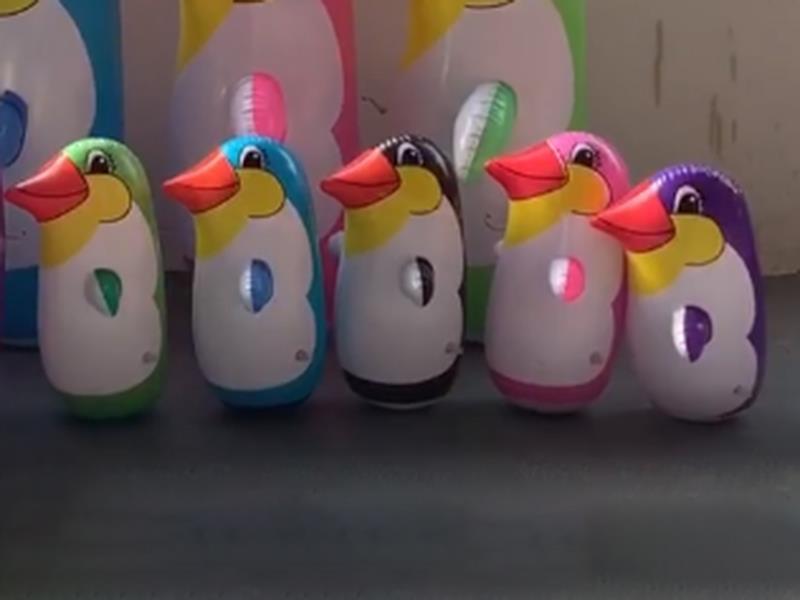 33CM Inflatable Penguin Tumbler