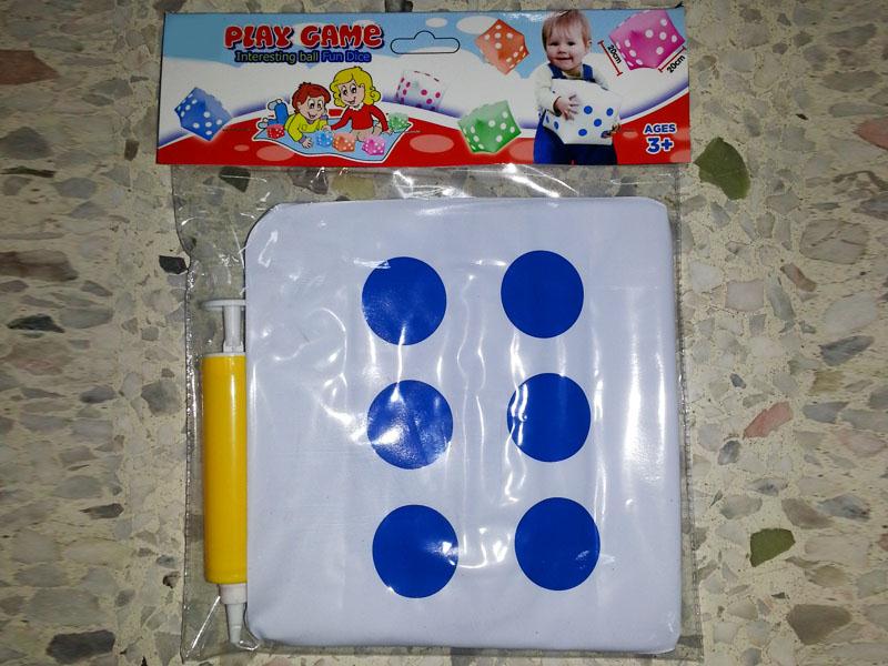 20 cm inflatable dice plus inflator