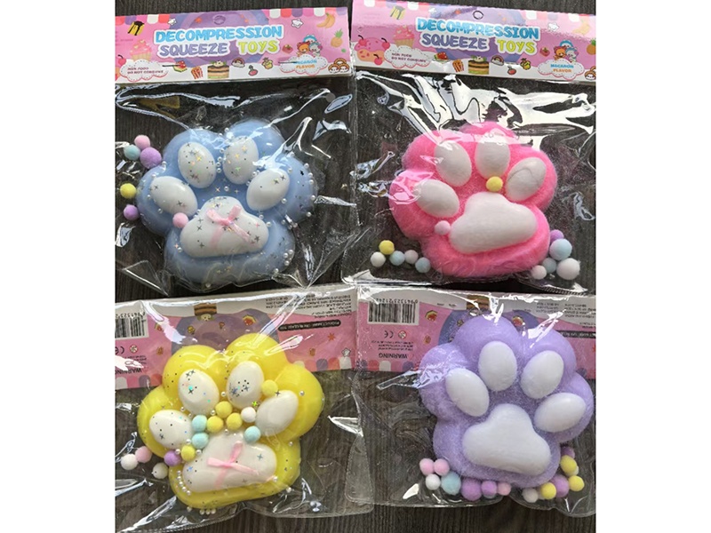 Pinching Music: Big Cat Paws In Upper And Lower Colors