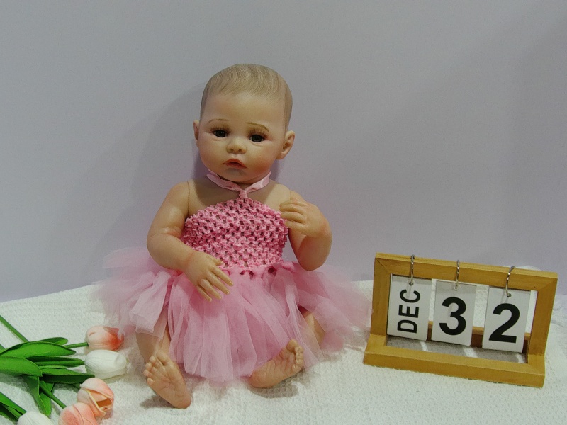 18-Inch High-Quality Imitation Newborn Baby (High Color, With Blue Veins And Blood Vessels Simulating Skin Color, Painted Hair)