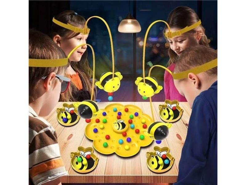 The Four-Person Version of "Little Bee Gathering Nectar"