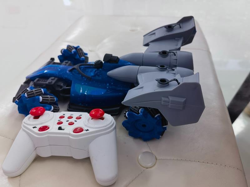 2.4G 11-Channel Remote Control Drift Spray Stunt Equation Car With Lights(Included Batteries)