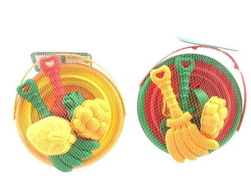 A set Of 6-Piece Beach Gear