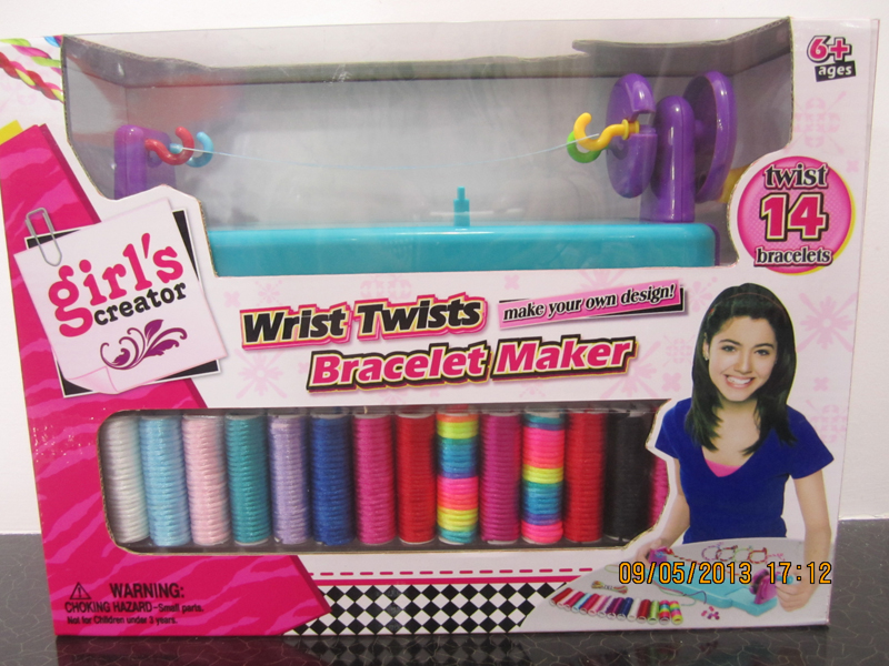 Bracelet maker toy