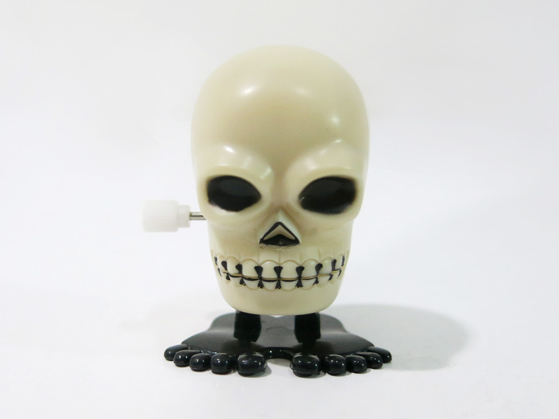 On the chain jumping Skull