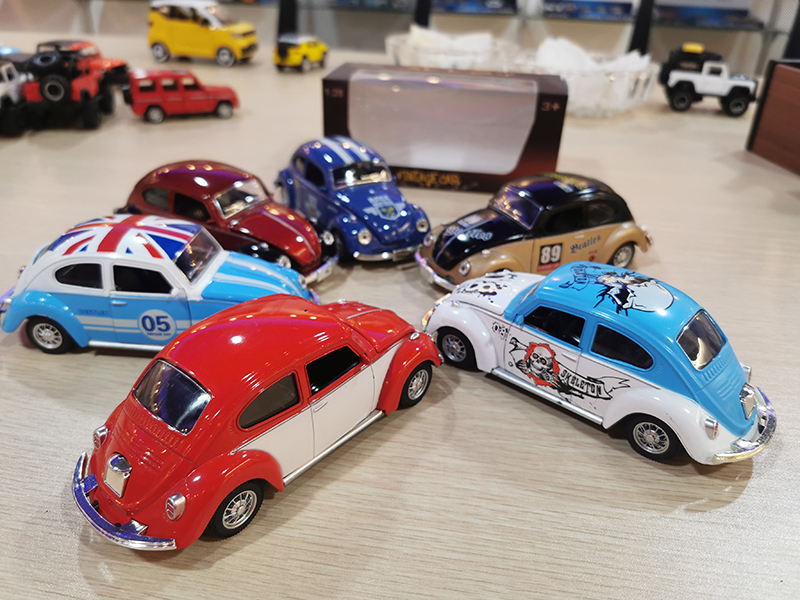 1:28 Alloy Pull Back Car