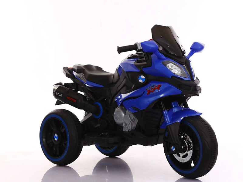 Three-Wheel BMW Motorcycle With Light