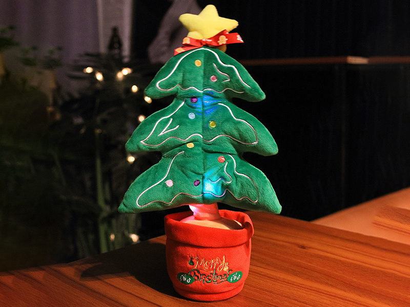 B/O Swinging Christmas Tree With Light And Music