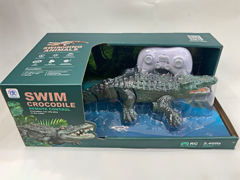 R/C Green Crocodile Playing In Water