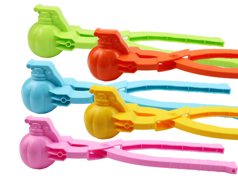 Outsize Grenade Shape Snowball Clip