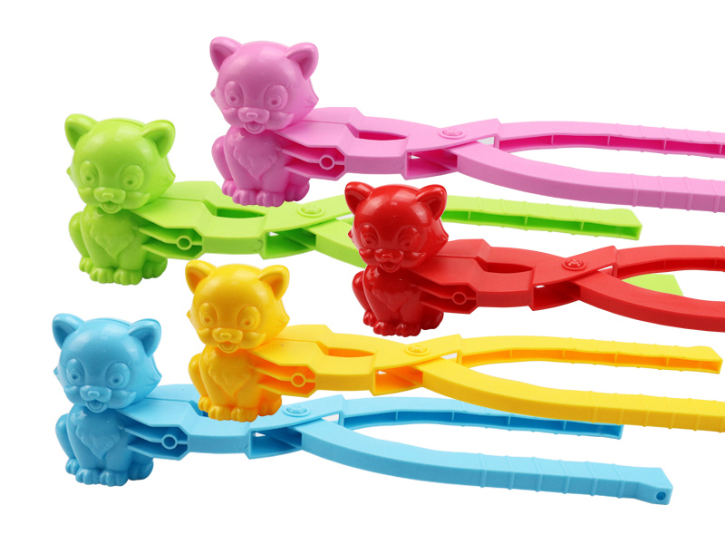 Outsize Cat Shape Snowball Clip