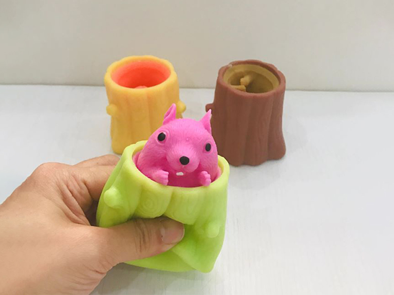 12Pcs Squirrel Cup Decompression Toy