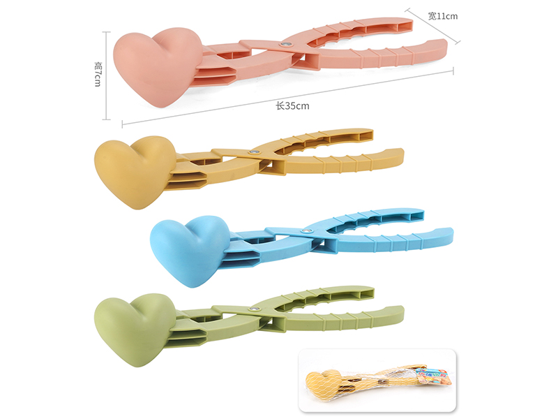 Heart-Shaped Snowball Clip