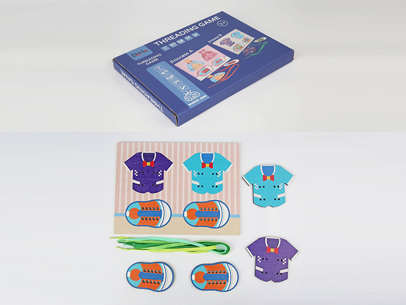 Wooden Boys Wear Ropes And Tie Shoelaces Game