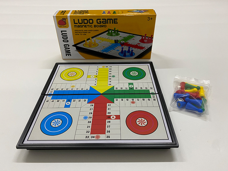 Magnetic Folding Dice Chess