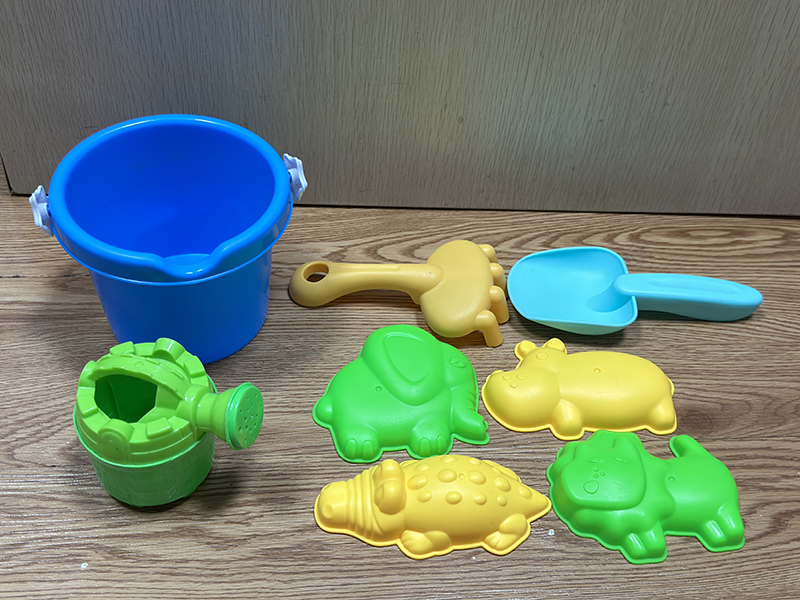 8pcs Sand Bucket Set