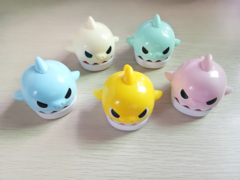 Baby Shark Bite Hand Toy