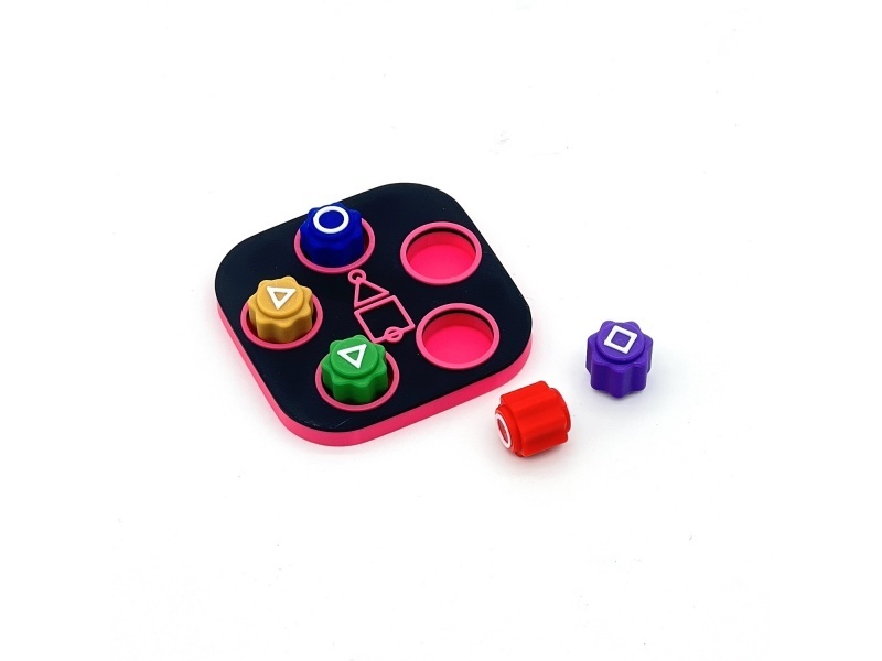 Squid Game Props: Purple And Black Square Base +5 Stones