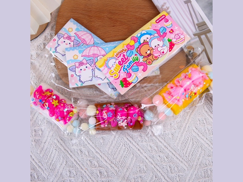 Jelly Kneading Fun Double-Color Strawberry Bread Sequins + Pom-Pilling + Card Heads