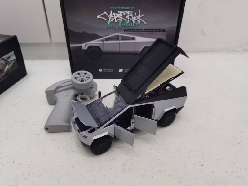 1:24 Full Scale 2.4G Alloy Remote Control Car