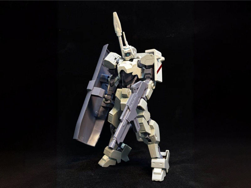 Lion Electric Grayish-White Assembly Model Gundam Model