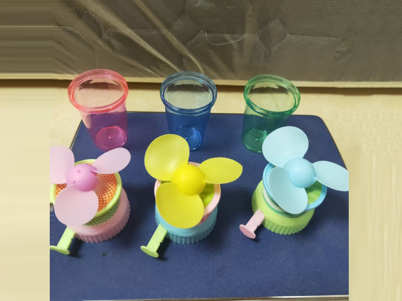 The Rotating Fan For Sugar Toys (Bulk) Can Hold Sugar