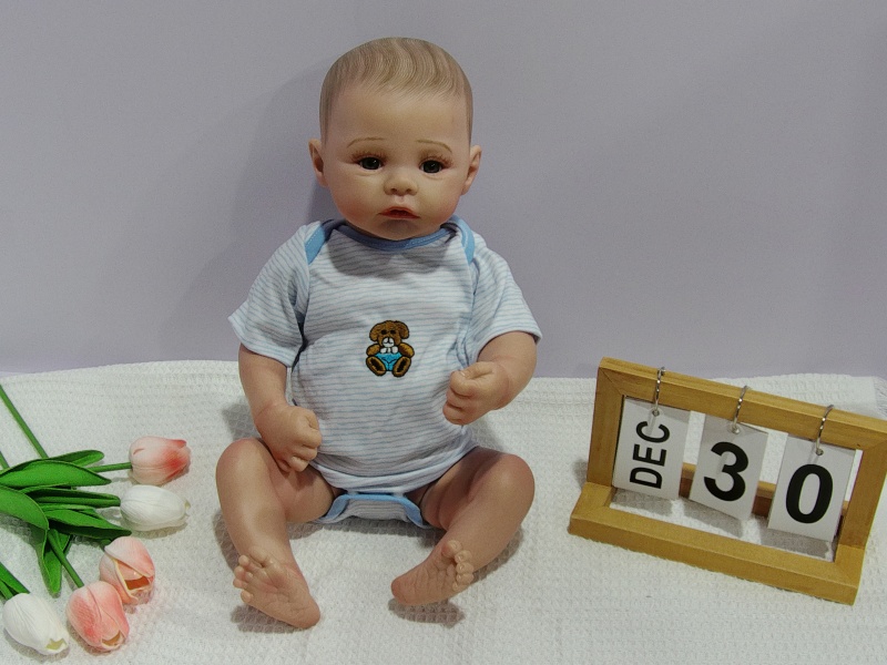 18-Inch High-Quality Imitation Newborn Baby (High Color, With Blue Veins And Blood Vessels Simulating Skin Color, Painted Hair)
