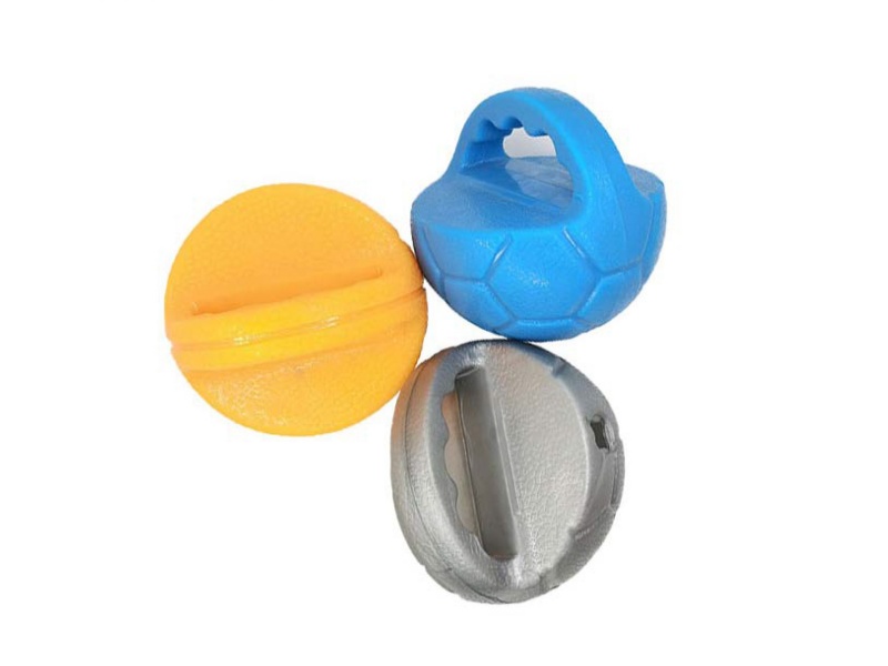 Tpr Leaky Football Pet Toy